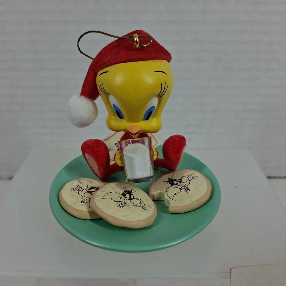 Hallmark Keepsake 2004 Looney Tunes Tweety Christmas Eve Snack Ornament with Box